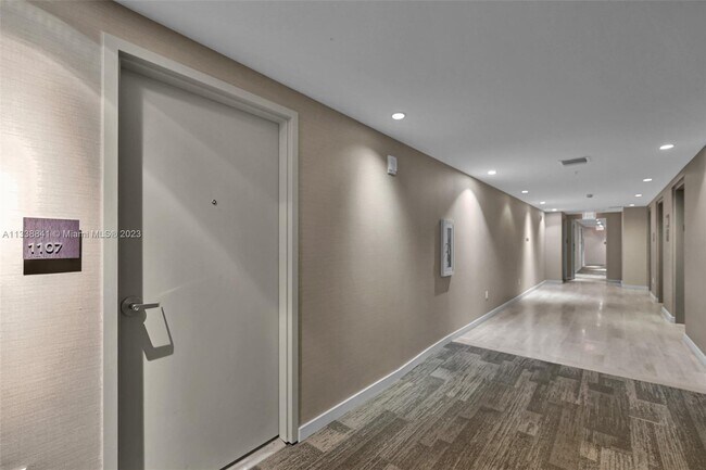 Building Photo - 1010 SW 2nd Ave