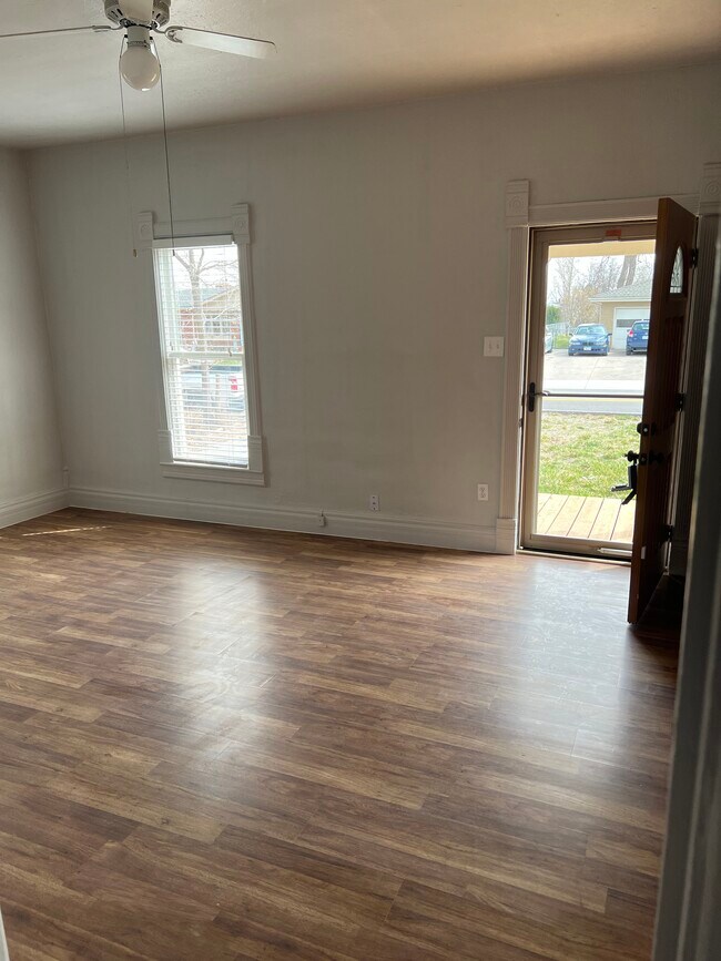 living room - 516 Oak St