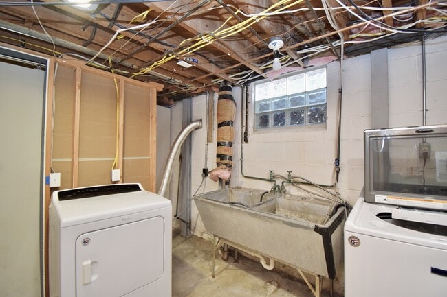Building Photo - 7293 Chetbert Dr
