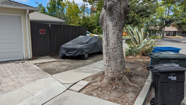 Building Photo - Inviting 3-Bed/2-Bath Home - Menlo Park