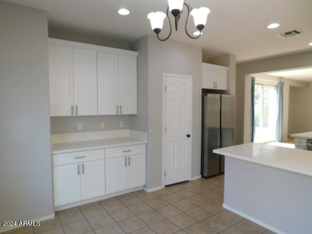 Building Photo - 885 E Cherry Hills Dr