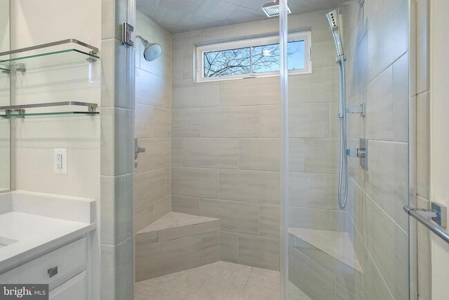 Building Photo - 6725 24th Ct N