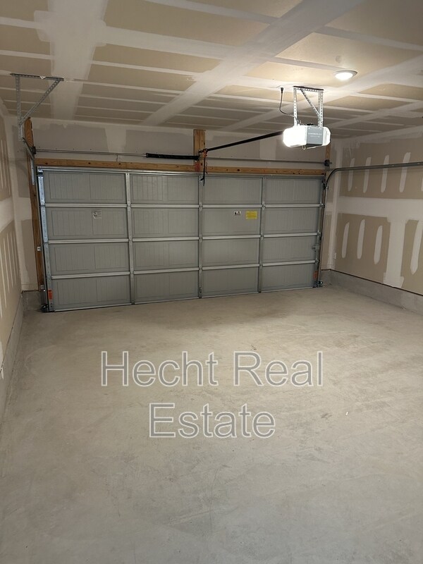Building Photo - 10543 McClintock Dr