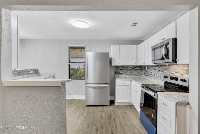 Building Photo - 1722 W 30th St