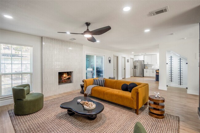 Building Photo - 5614 Oakhaven Ln