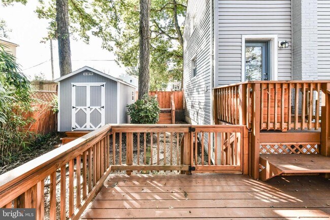 Building Photo - 1028 S Edison St