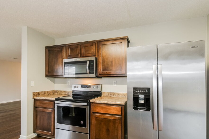 Building Photo - 10216 Cottage Farms Dr