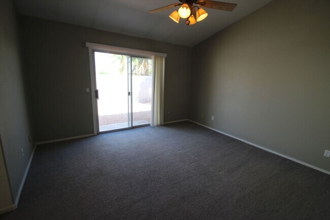 Building Photo - Green Valley area single story home with 3...