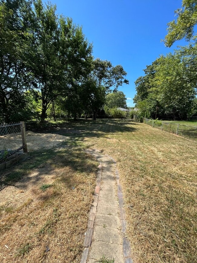 Building Photo - Newly Renovated 3 Bedroom, 2 Bathroom Home