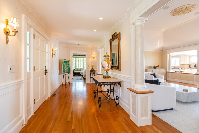 Building Photo - 3 Barclay Sq