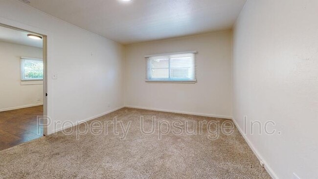 Building Photo - 630 Bird St