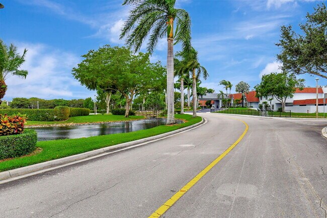 Building Photo - 7535 S Oriole Blvd
