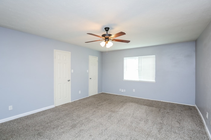 Building Photo - 7439 Oakmore Dr