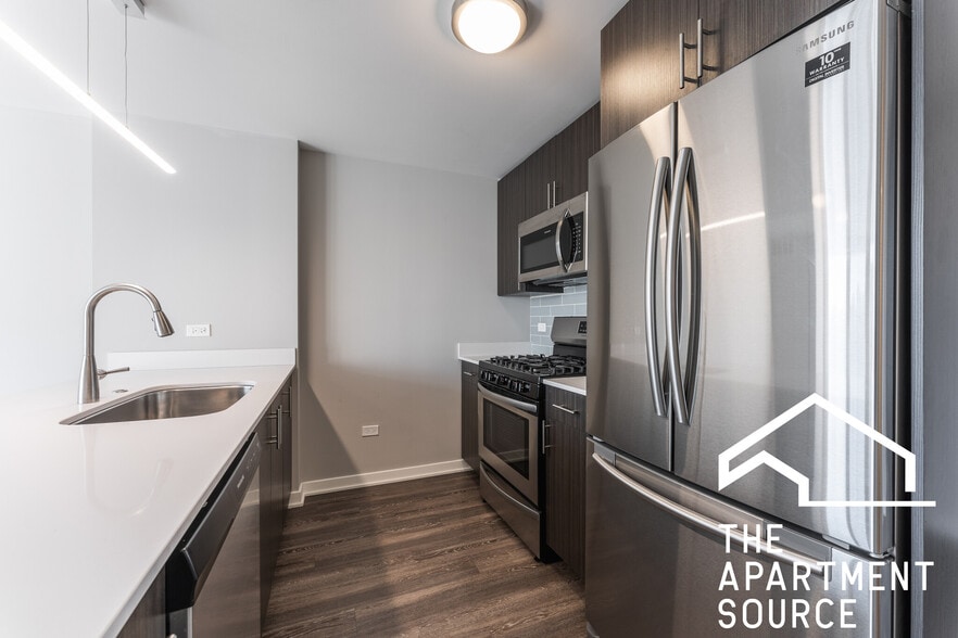 Building Photo - 301 W North Ave