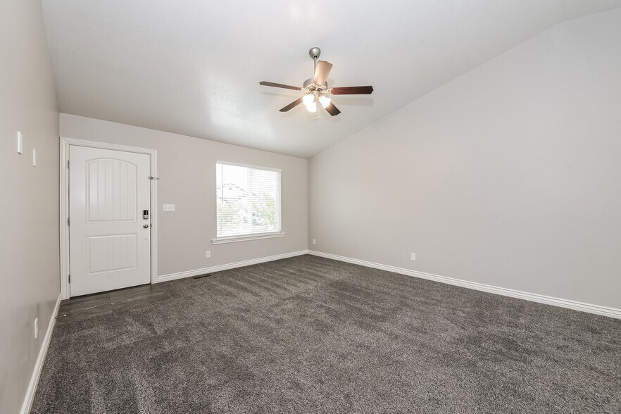Building Photo - 2251 E Maple Dr
