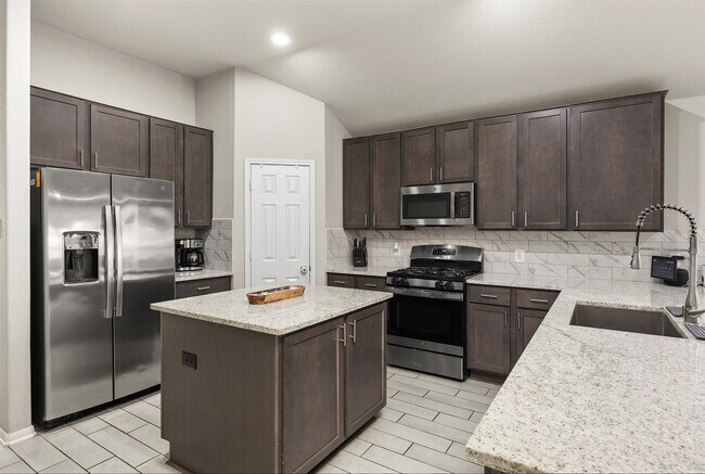 Building Photo - 2214 Sand Lily Dr