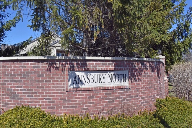 Building Photo - Shelby Township 2 Bedroom, 2 Bath Condo-Style Apartment, ATT. Garage & Pool