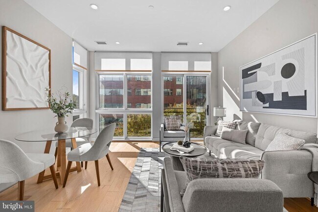 Building Photo - 646 H St NE