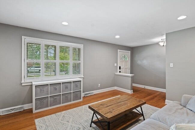 Building Photo - 10228 Ashburn Rd