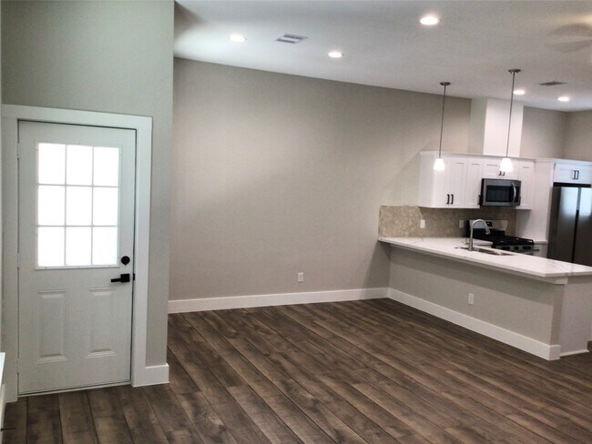 Building Photo - 2109 Marnel Rd