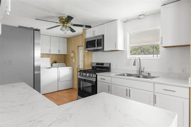 Building Photo - 7305 Score St