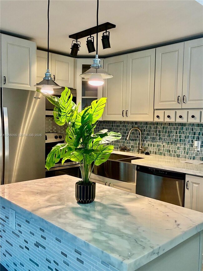 Building Photo - 67 Harwood Crescent