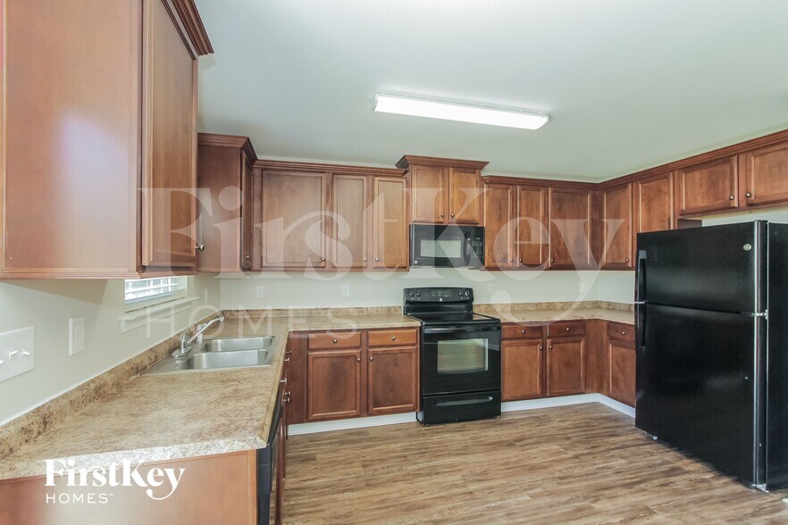 Building Photo - 301 Lind Point Ln