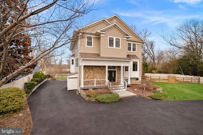 Building Photo - 19451 Youngs Cliff Rd