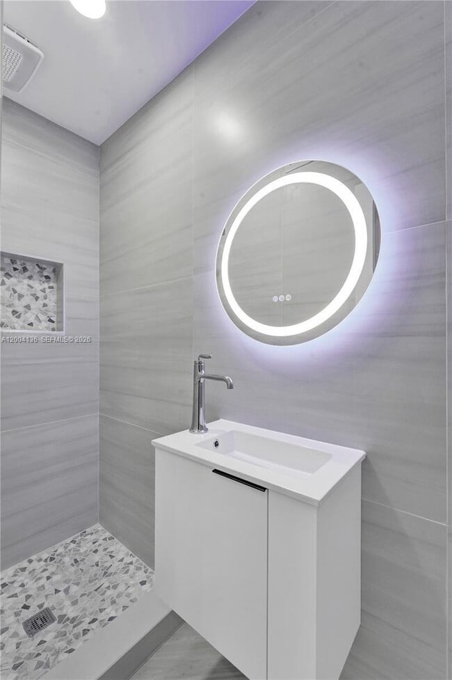 Building Photo - 3744 NE 167th St