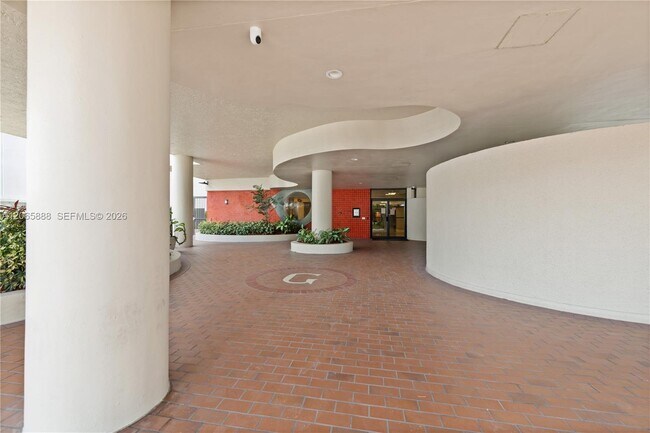 Building Photo - 1621 Collins Ave
