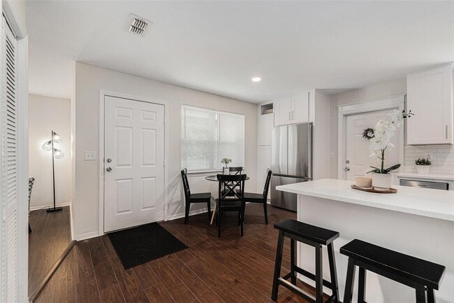 Building Photo - 3704 Carroway St