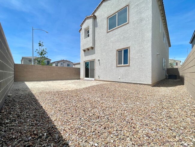 Building Photo - Amazing 3 bedroom in master planned commun...