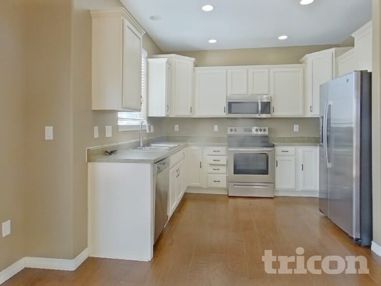 Building Photo - 305 Calhoun Cir