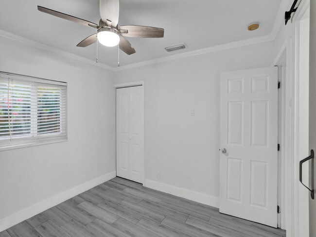 Building Photo - 601 NE 59th Ct
