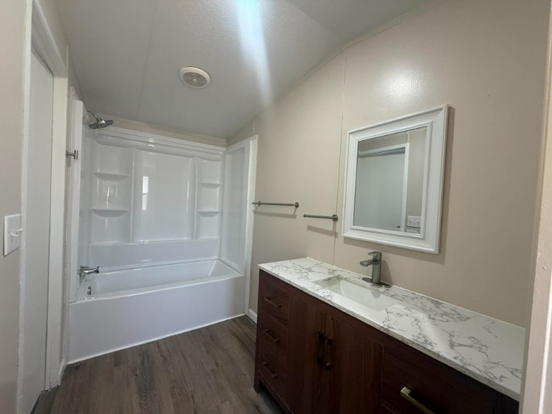 Building Photo - 1236 N Oaklane Rd