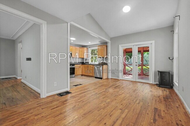 Building Photo - 1231 Stoneybrook Dr SE