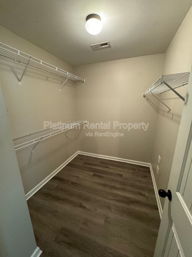 Building Photo - 3368 Pennington Dr