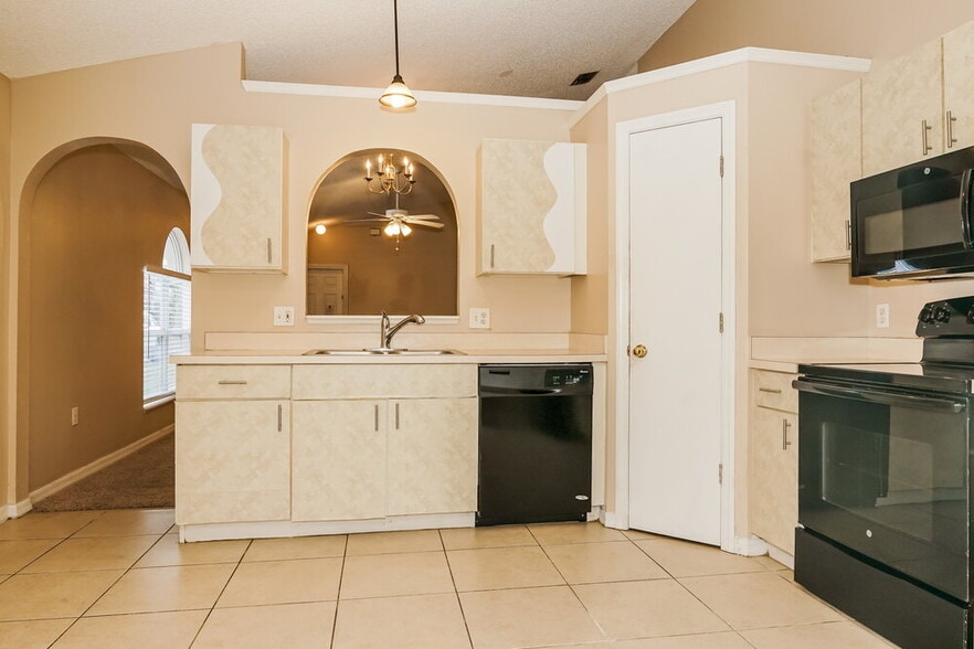 Building Photo - 331 Placid Lake Dr