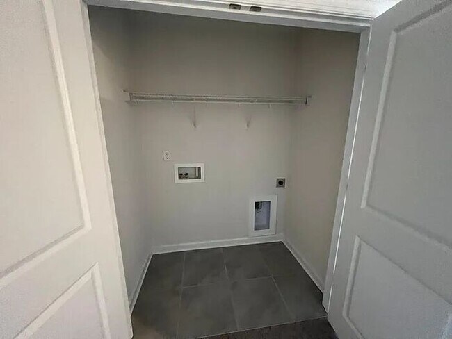 Building Photo - 2027 tear lane