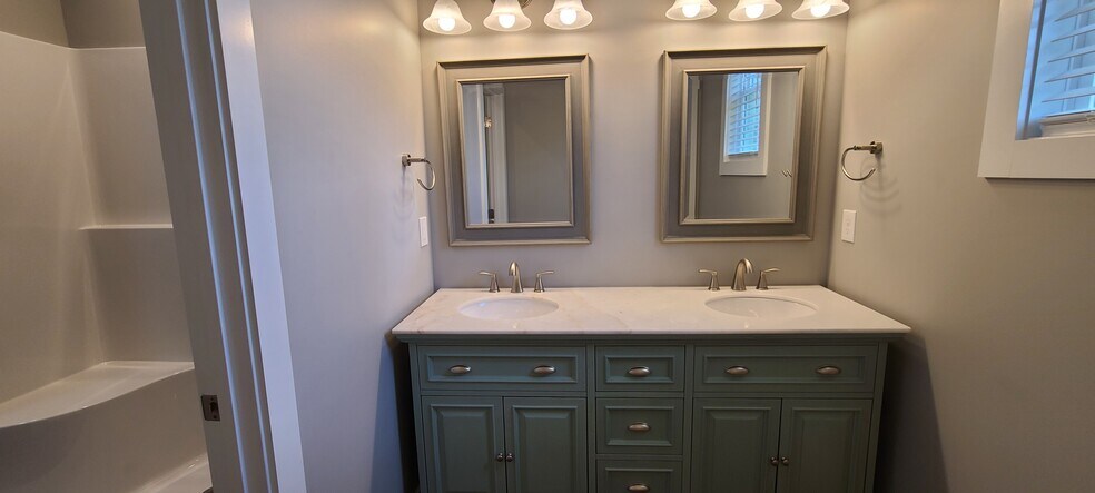 Building Photo - 109 Stone Dr
