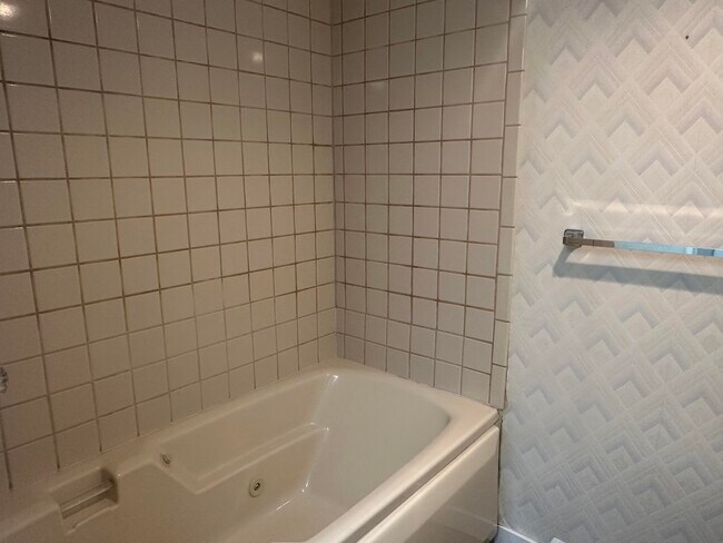 Building Photo - 40461 Bay Hill Way