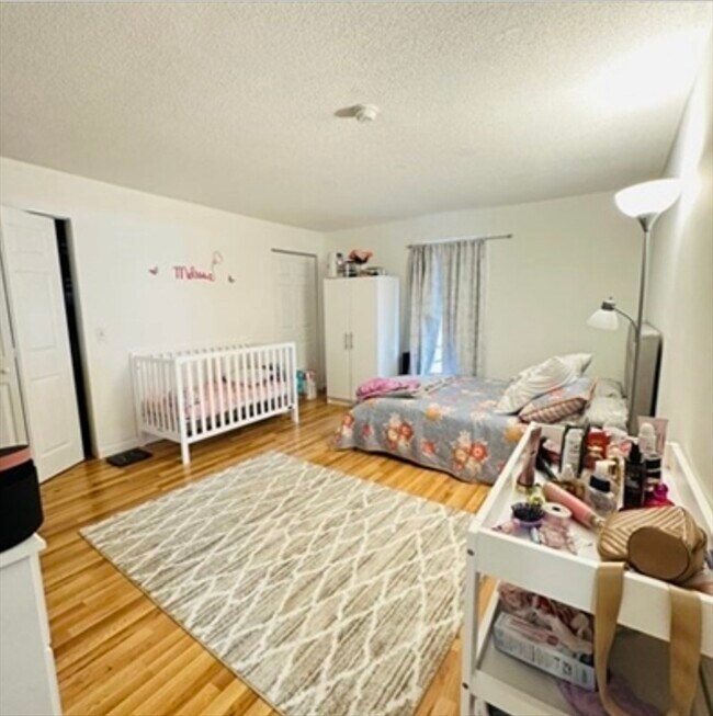 Building Photo - 8 Shadowbrook Ln