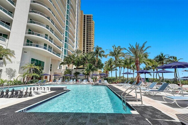 Building Photo - 16051 Collins Ave