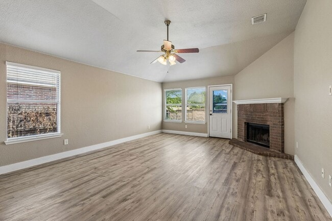 Building Photo - Stylish, Move-In Ready Living in Justin