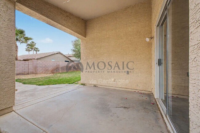 Building Photo - 2441 W Indigo Dr