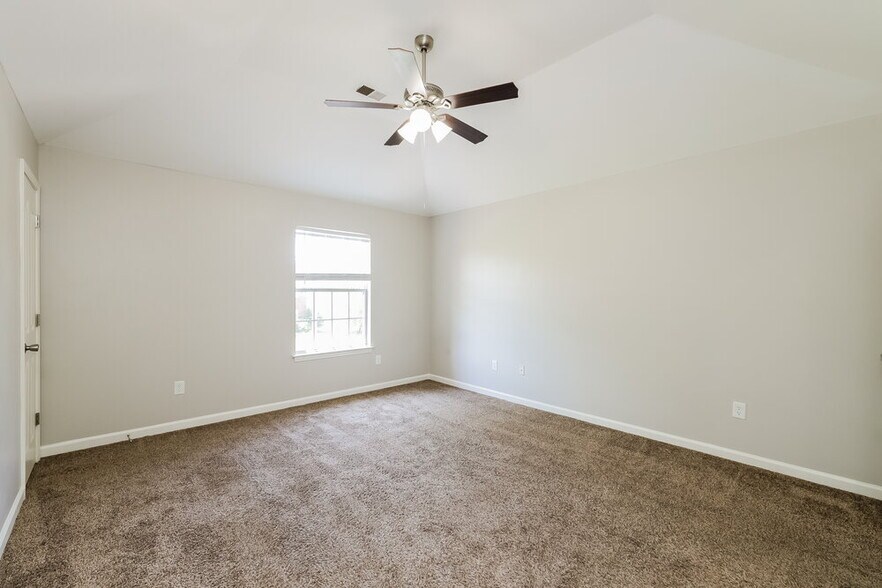 Building Photo - 906 Lakemont Dr