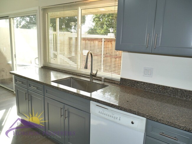 Building Photo - 3 Bed 2.5 Bath 1,380 sqft Townhome in Carm...
