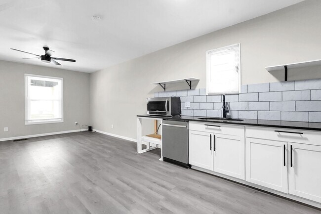 Building Photo - 601 Southwood Ave