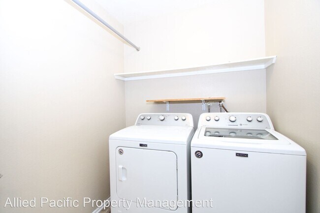 Building Photo - 2 br, 1.5 bath House - 12420 Mount Vernon ...