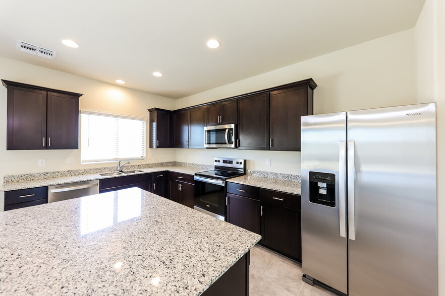Building Photo - 2528 S 244th Dr